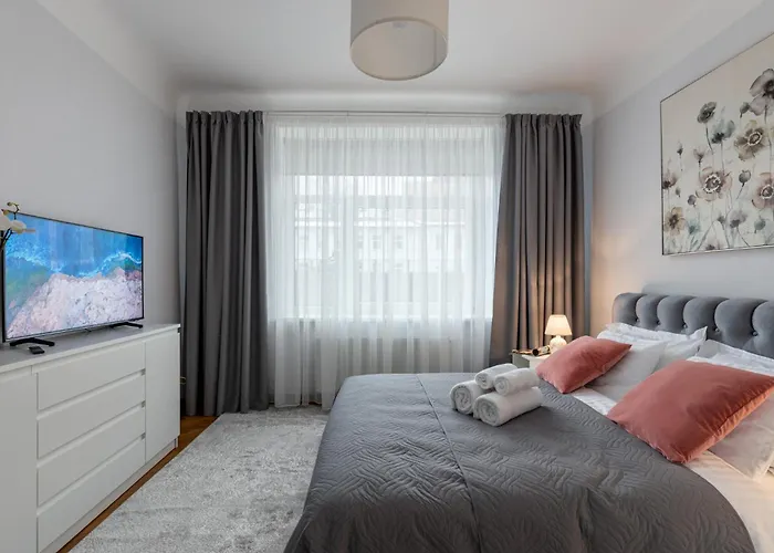 In A Renovated Property, 30 M2 Apartment